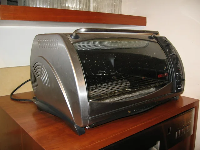Countertop toaster oven with a front glass door, rack and rotary controls