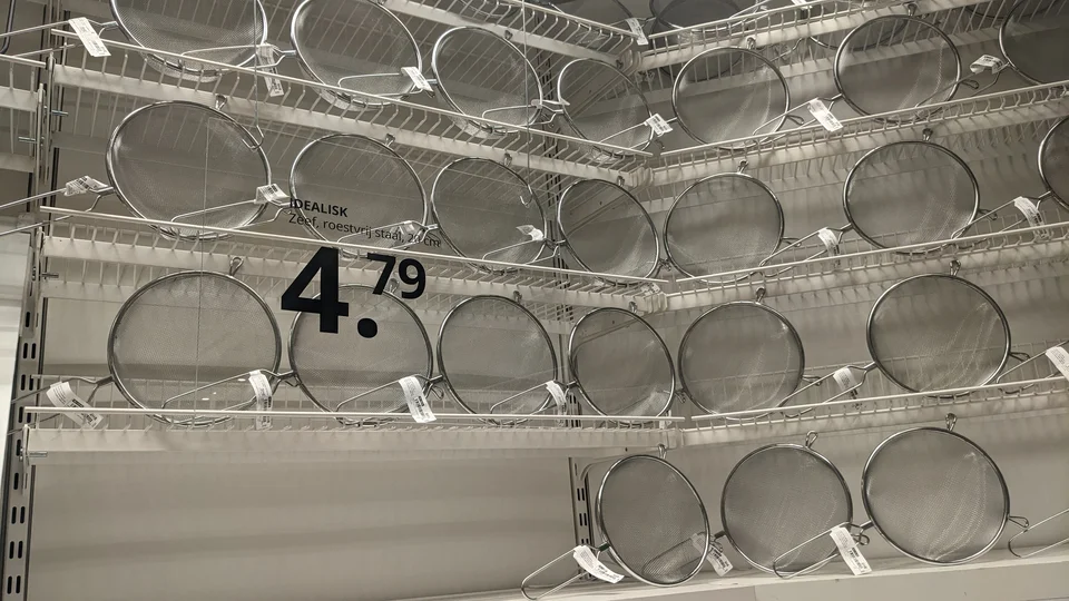 IDEALISK 20 cm mesh strainers hanging in an IKEA Delft store display