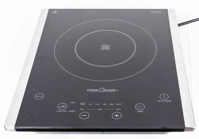 Single-zone ProfiCook induction cooktop with circular markings and front touch controls