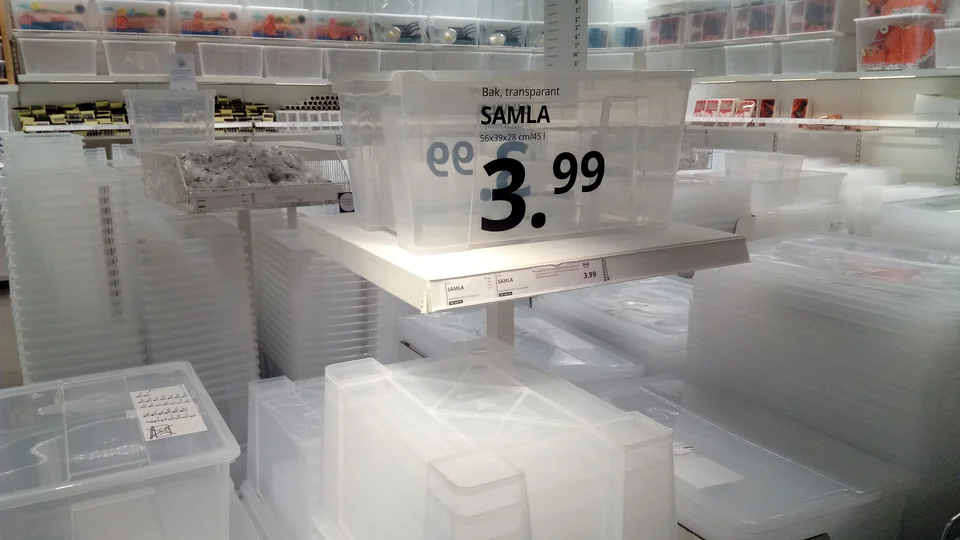 SAMLA 45-litre transparent storage box in an IKEA Delft display